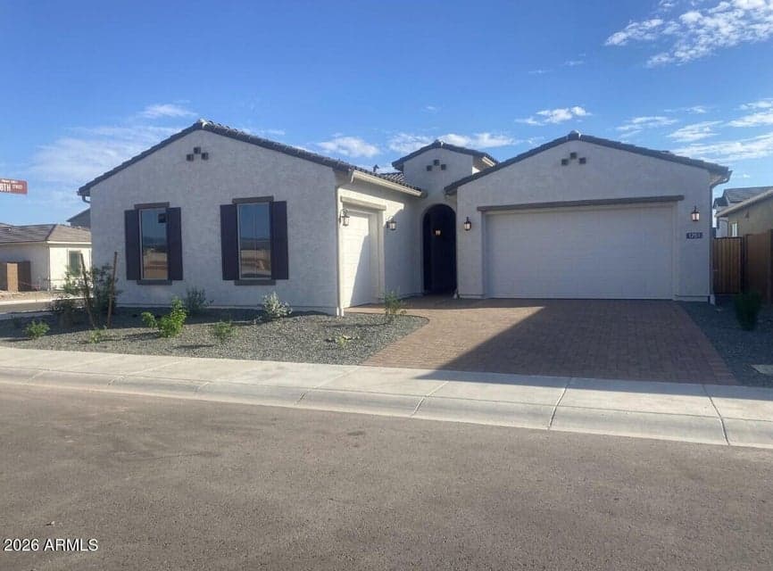 1751 E Nadine Way - Ready Now!