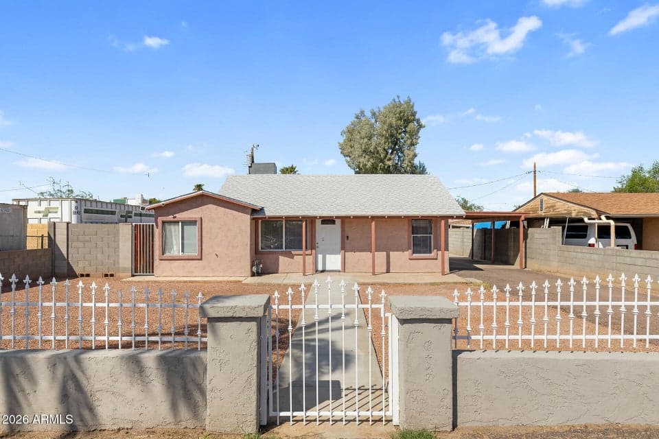 2920 W HOLLY Street, Phoenix, AZ 85009 — photo 1 of 20