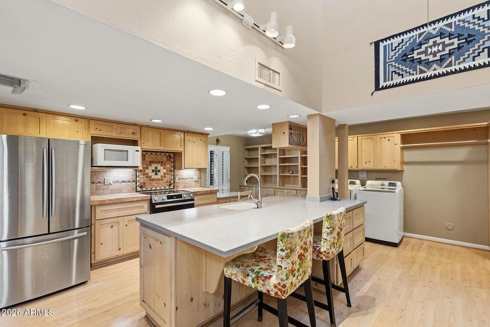 7352 N 7TH Place, Phoenix, AZ 85020 — photo 1 of 37
