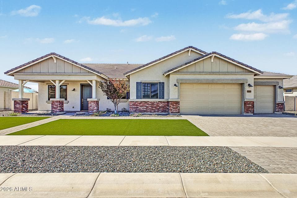 8604 S 16TH Drive, Phoenix, AZ 85041 — photo 1 of 39