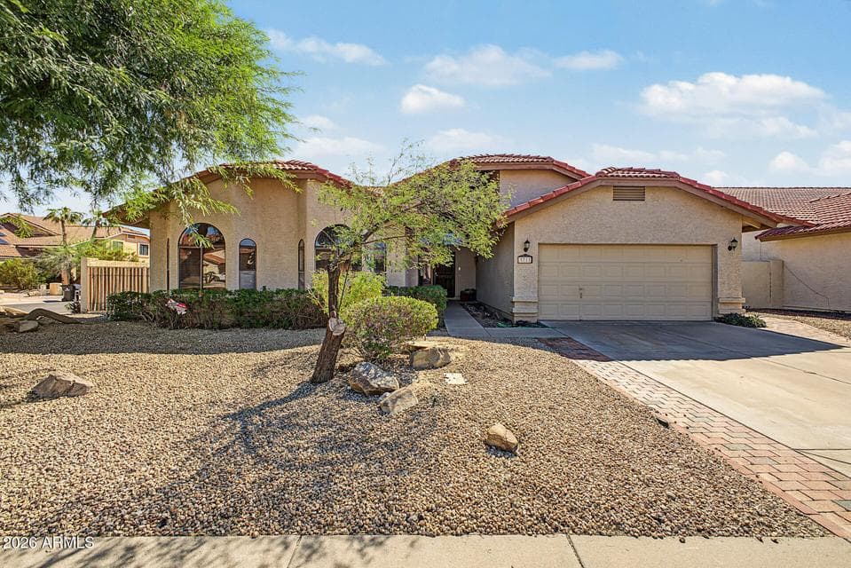 3711 E SUMMERHAVEN Drive, Phoenix, AZ 85044 — photo 1 of 40