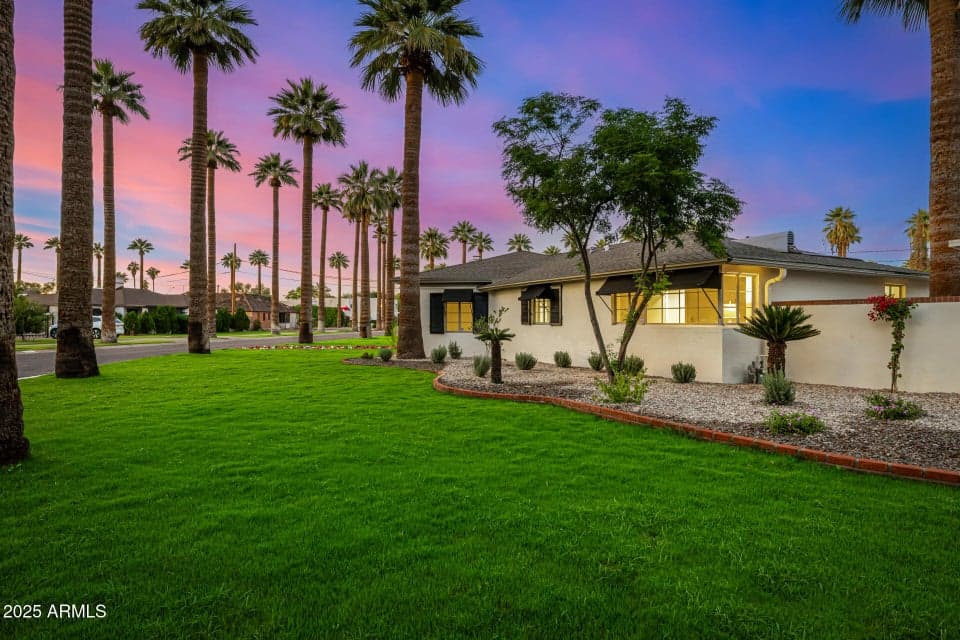 Palmcroft is aptly named or these stately palms that line the streets. It's truly one of the most beautiful neighborhoods in Phoenix!