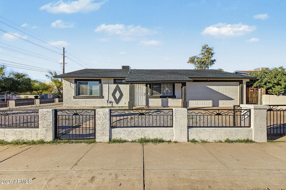 7062 W Garfield Street, Phoenix, AZ 85043 — photo 1 of 31