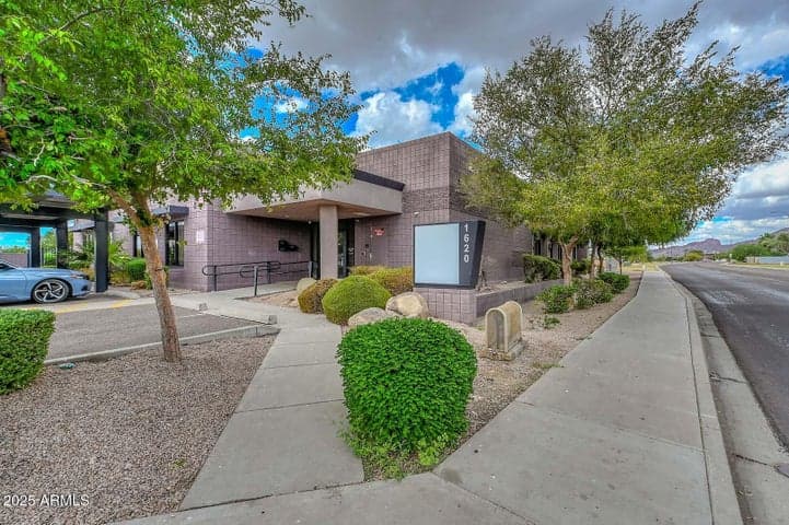 1620 N 48TH Street, Phoenix, AZ