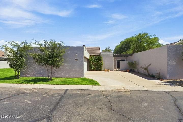 324 E Ambassador Drive, Tempe, AZ